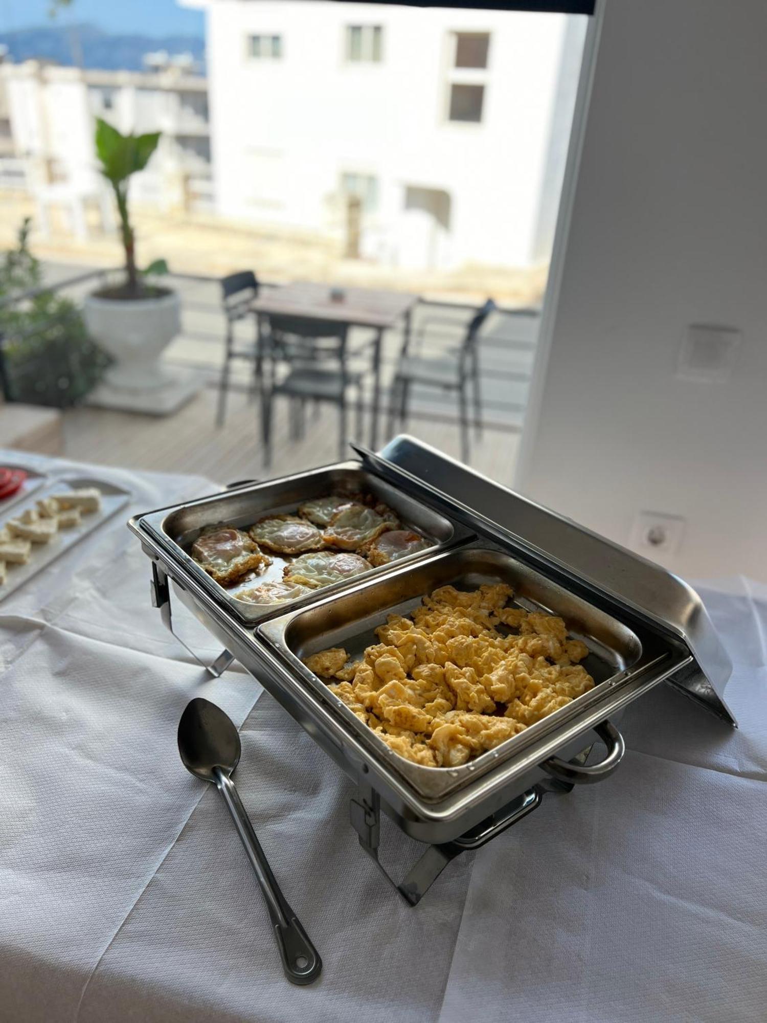 Alnes Hotel Sarande Ngoại thất bức ảnh