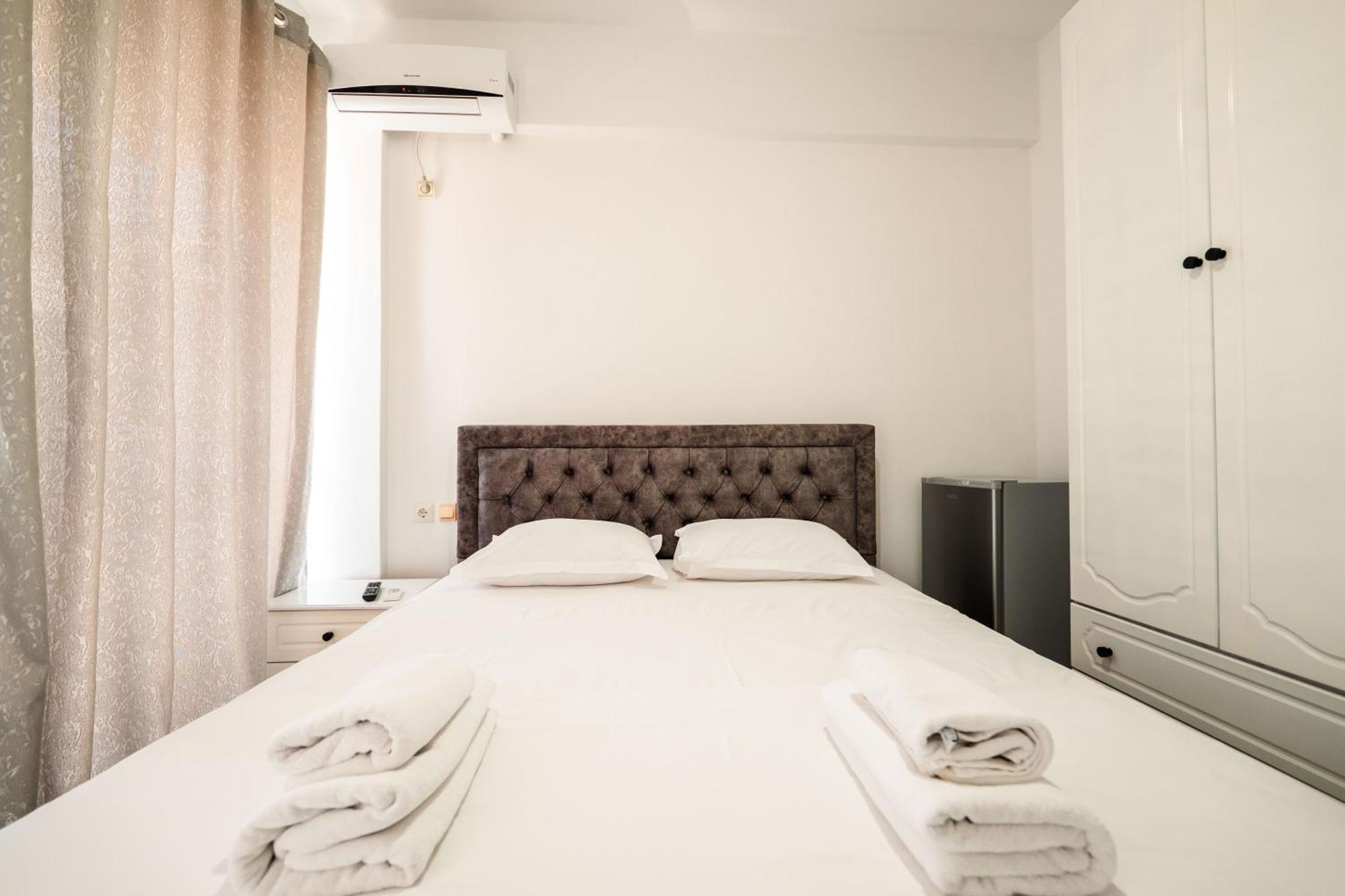 Alnes Hotel Sarande Ngoại thất bức ảnh