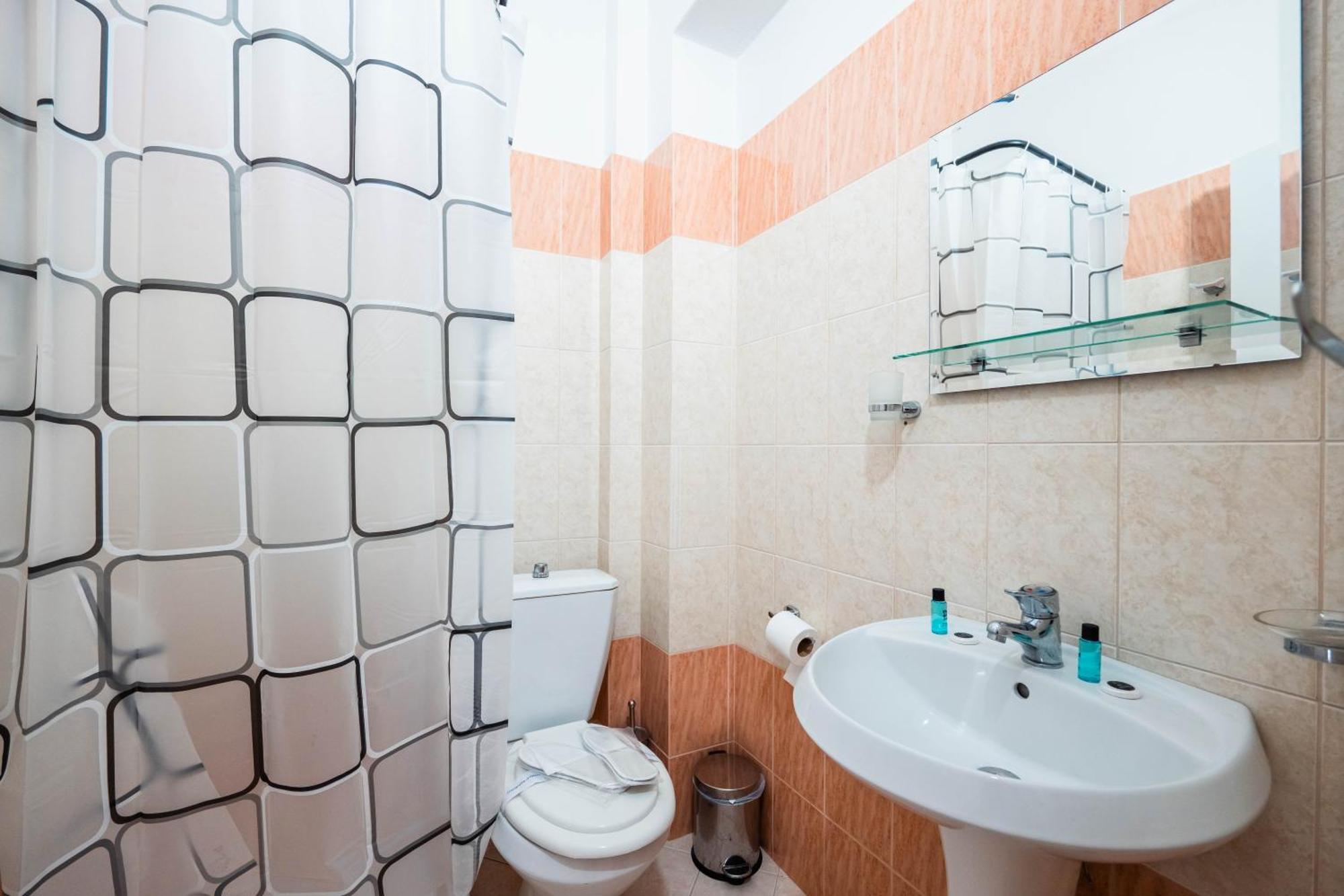 Alnes Hotel Sarande Ngoại thất bức ảnh