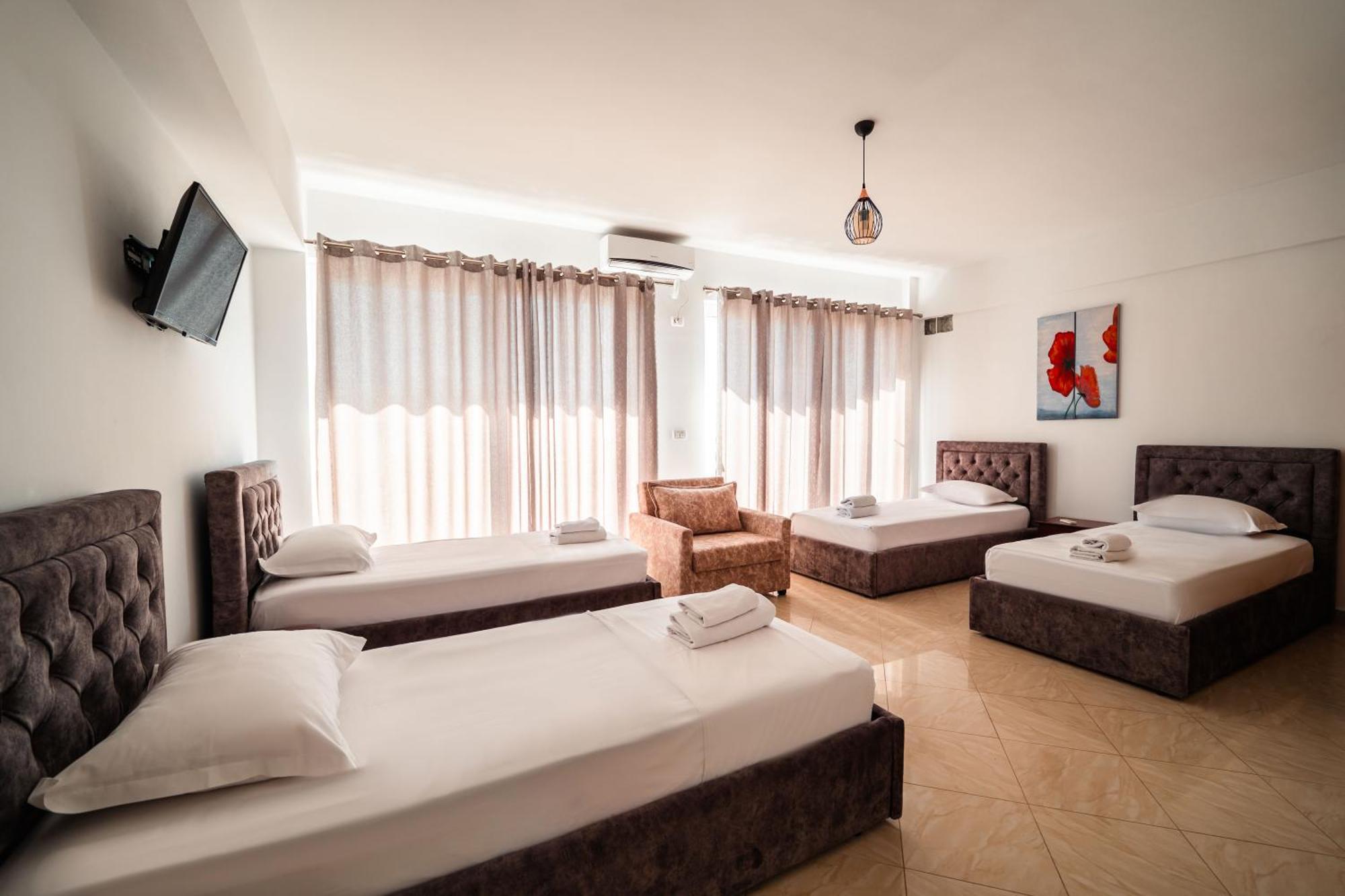 Alnes Hotel Sarande Ngoại thất bức ảnh