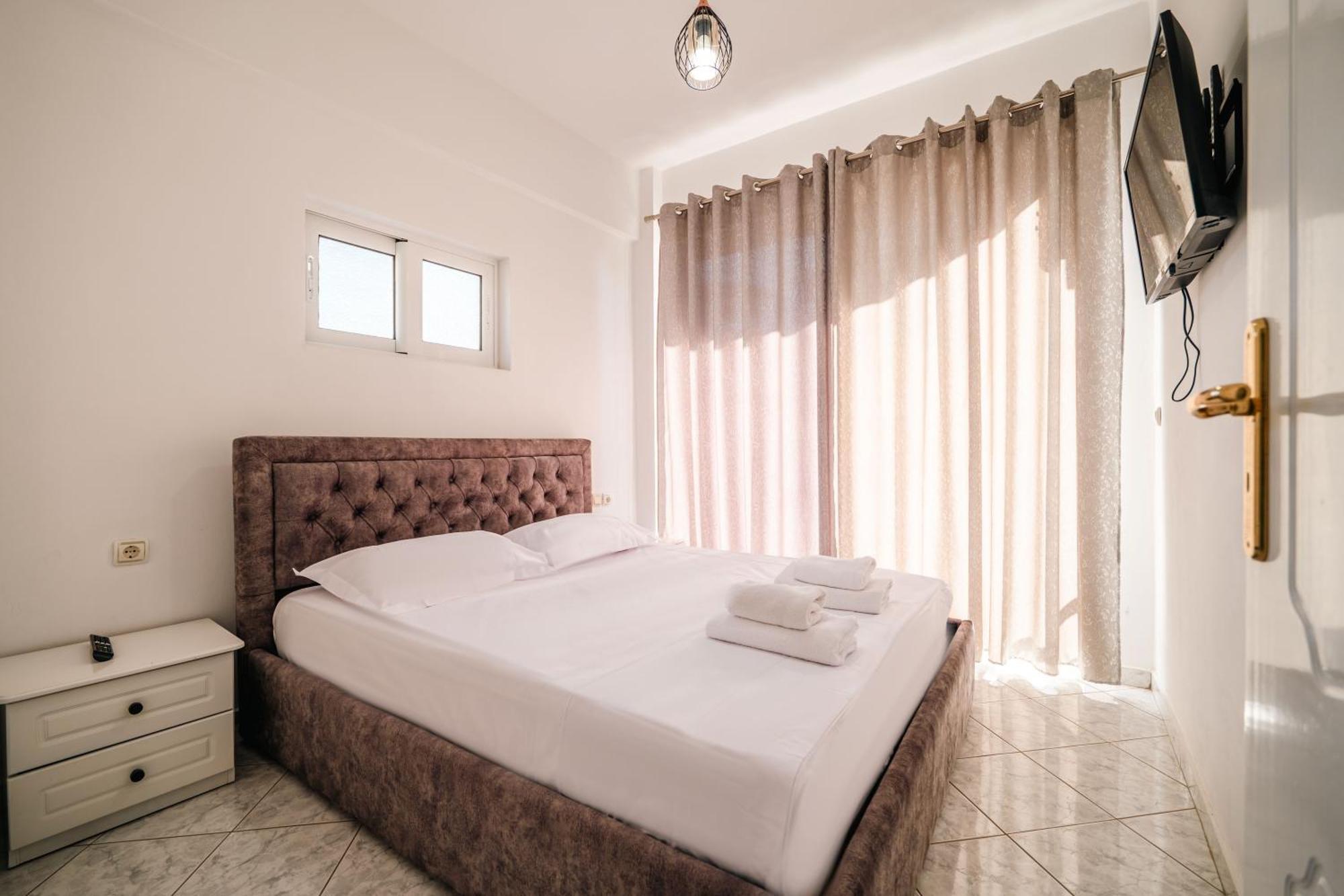 Alnes Hotel Sarande Ngoại thất bức ảnh