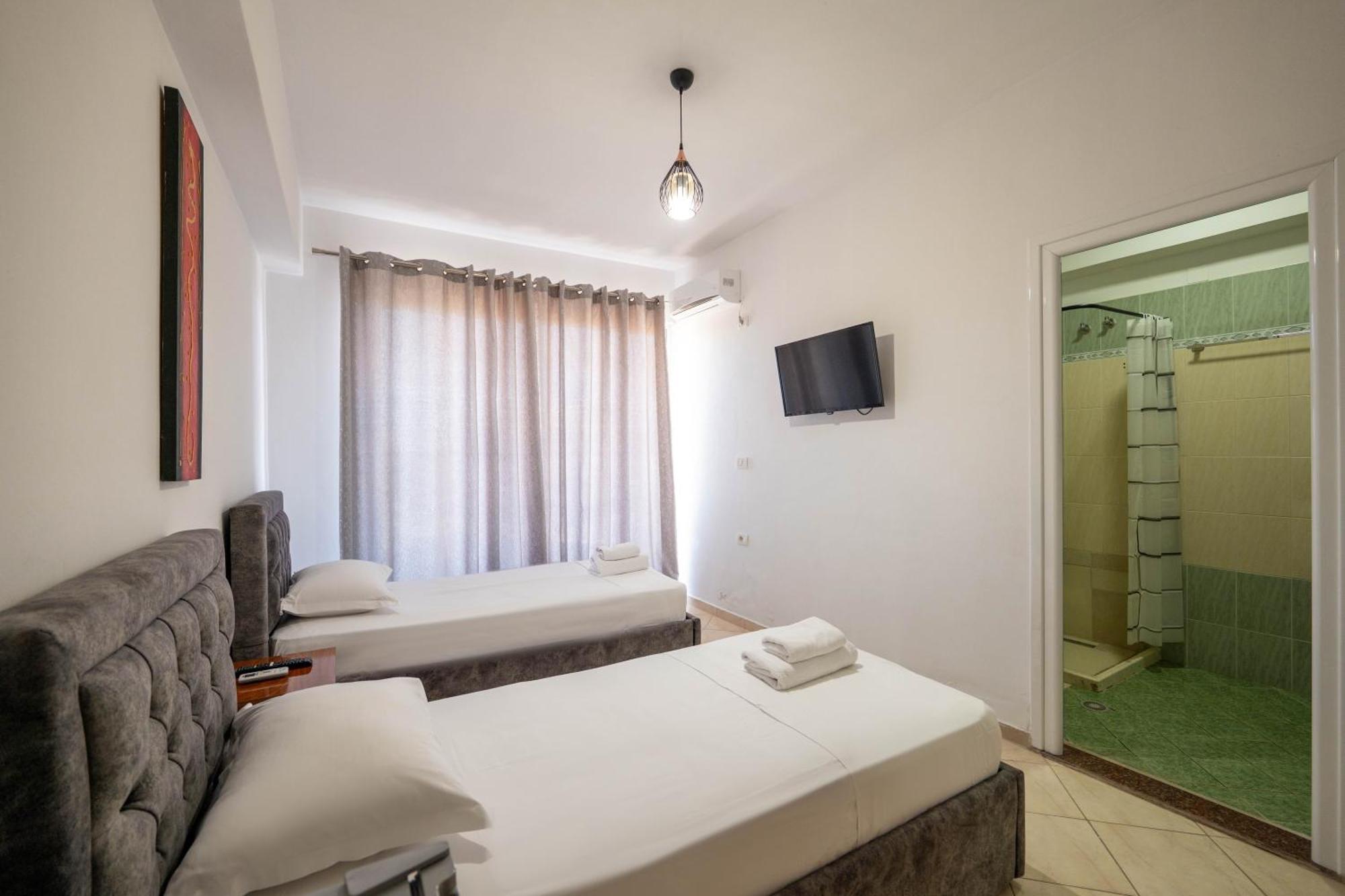 Alnes Hotel Sarande Ngoại thất bức ảnh