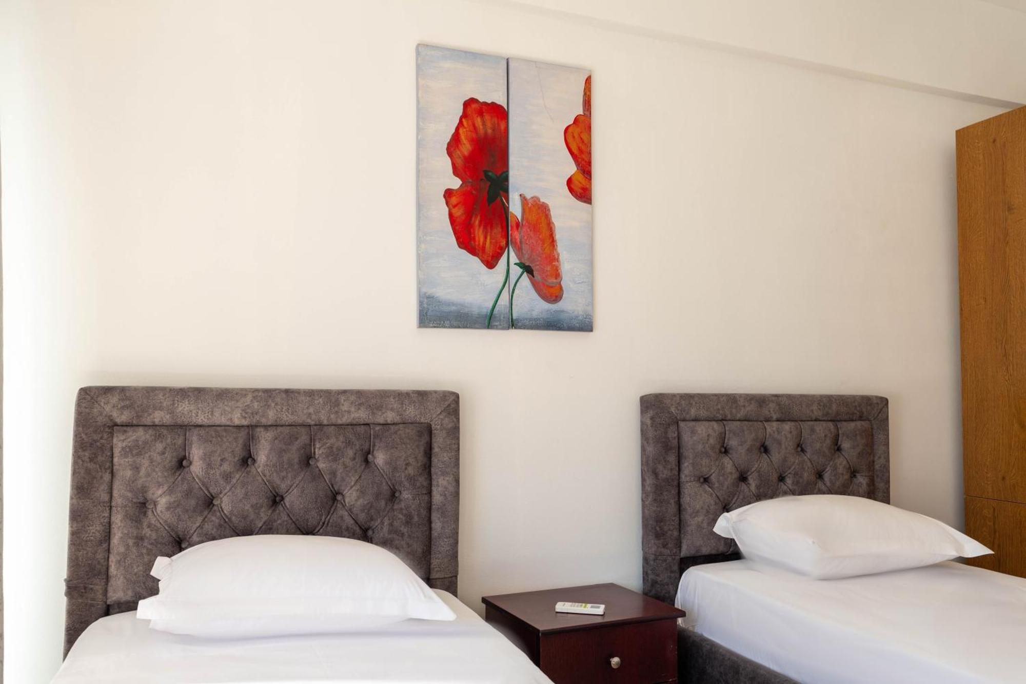 Alnes Hotel Sarande Ngoại thất bức ảnh
