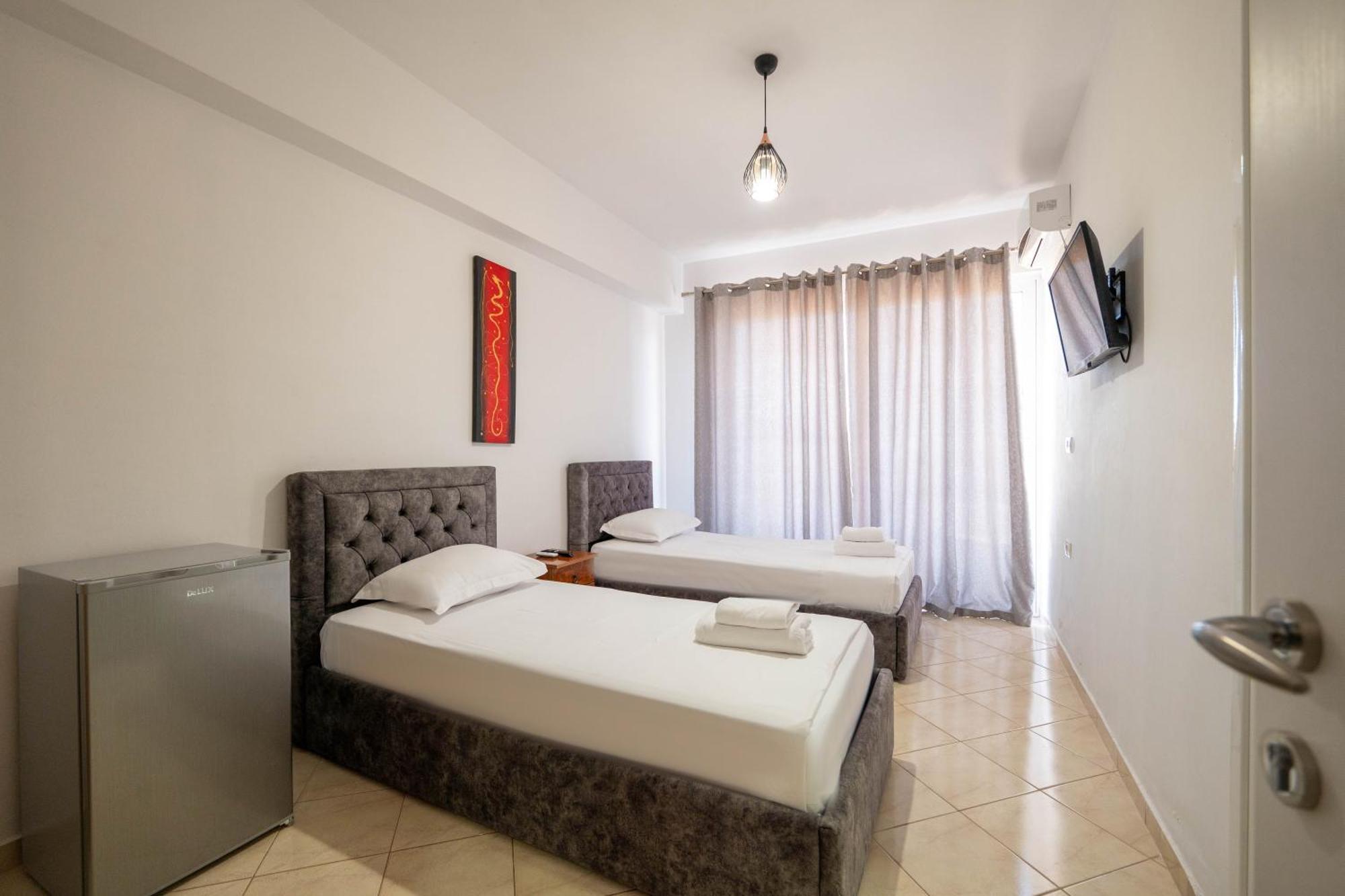 Alnes Hotel Sarande Ngoại thất bức ảnh