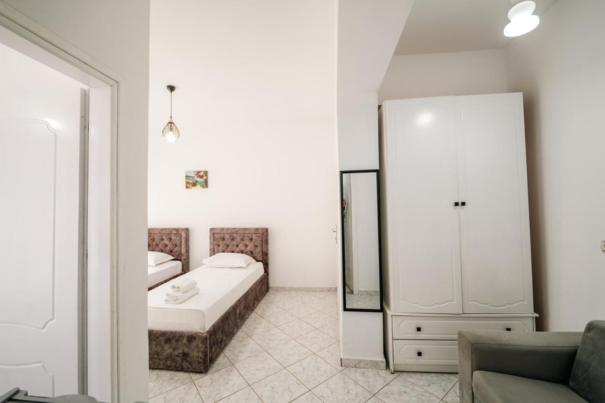 Alnes Hotel Sarande Ngoại thất bức ảnh