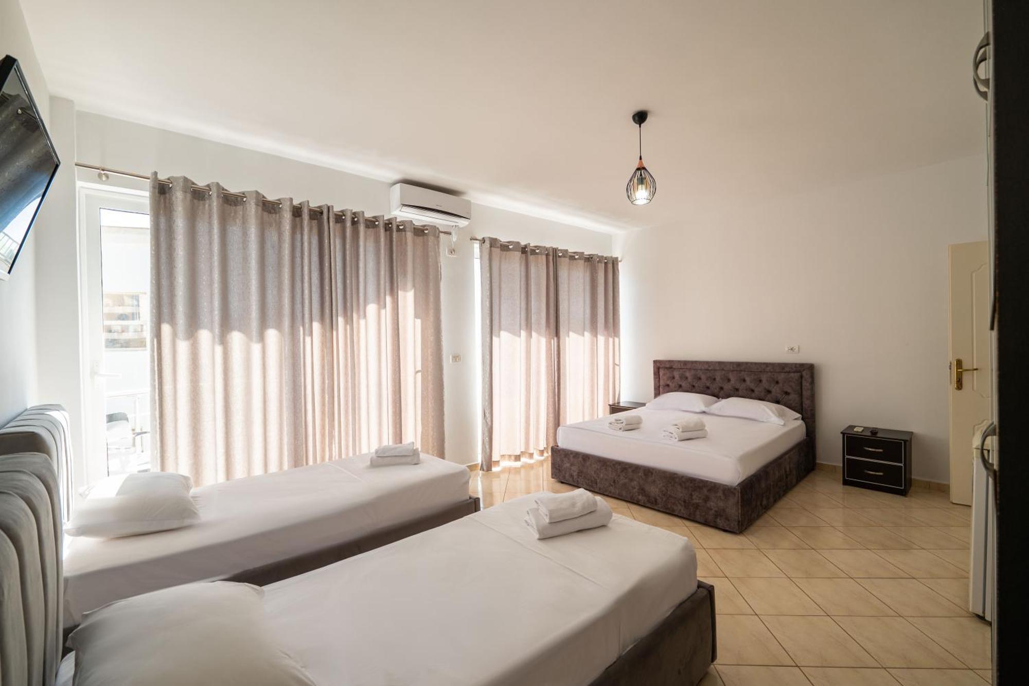 Alnes Hotel Sarande Ngoại thất bức ảnh