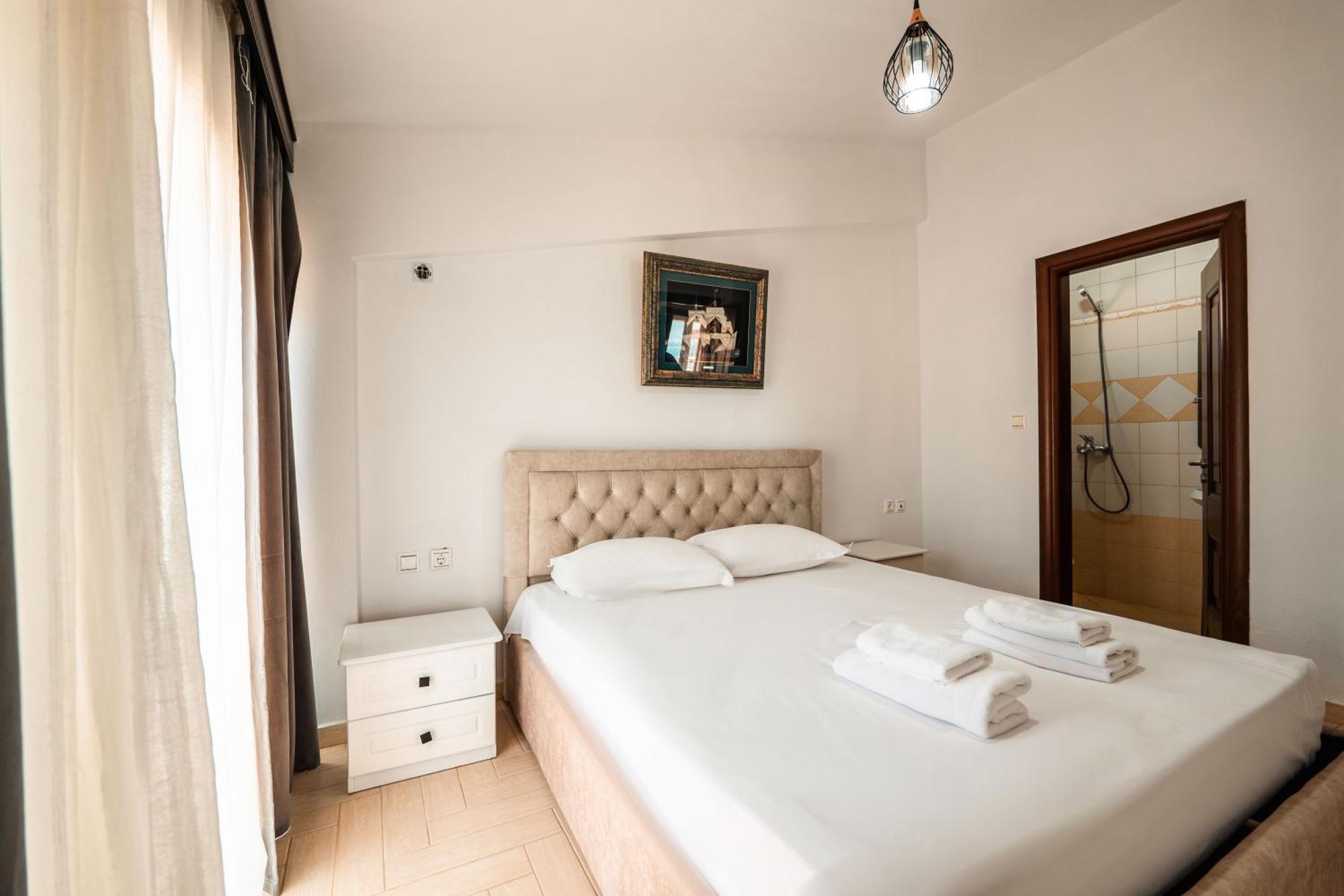 Alnes Hotel Sarande Ngoại thất bức ảnh