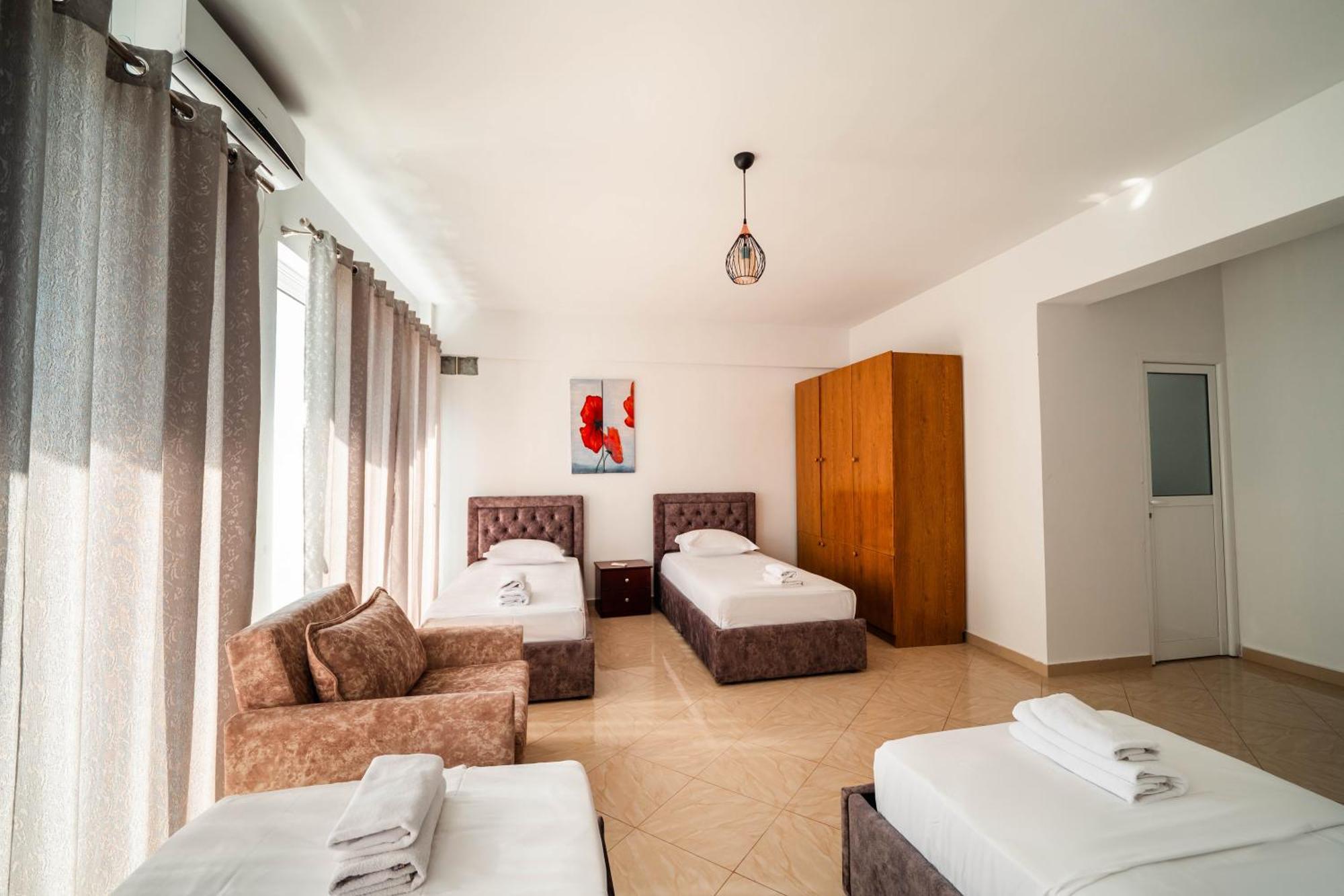 Alnes Hotel Sarande Ngoại thất bức ảnh