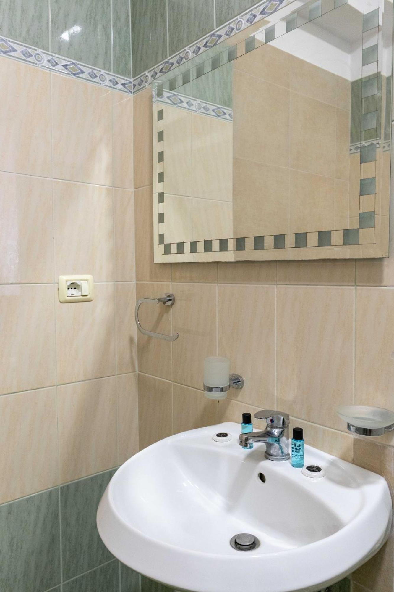 Alnes Hotel Sarande Ngoại thất bức ảnh
