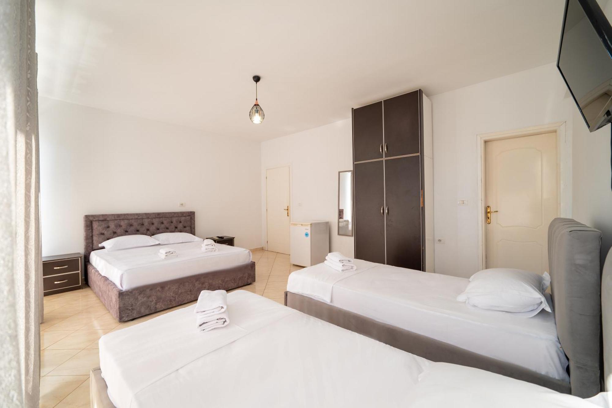 Alnes Hotel Sarande Ngoại thất bức ảnh