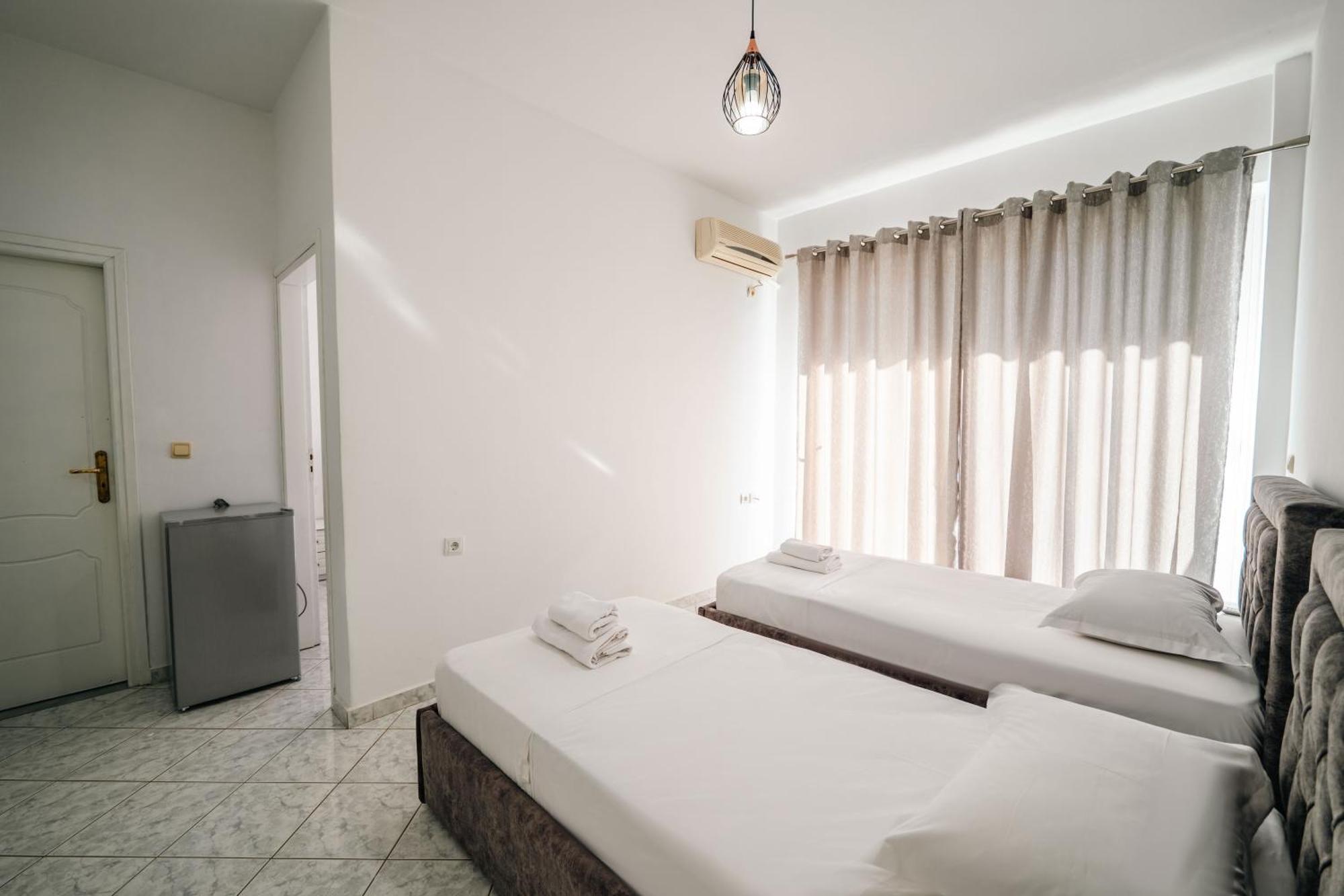 Alnes Hotel Sarande Ngoại thất bức ảnh