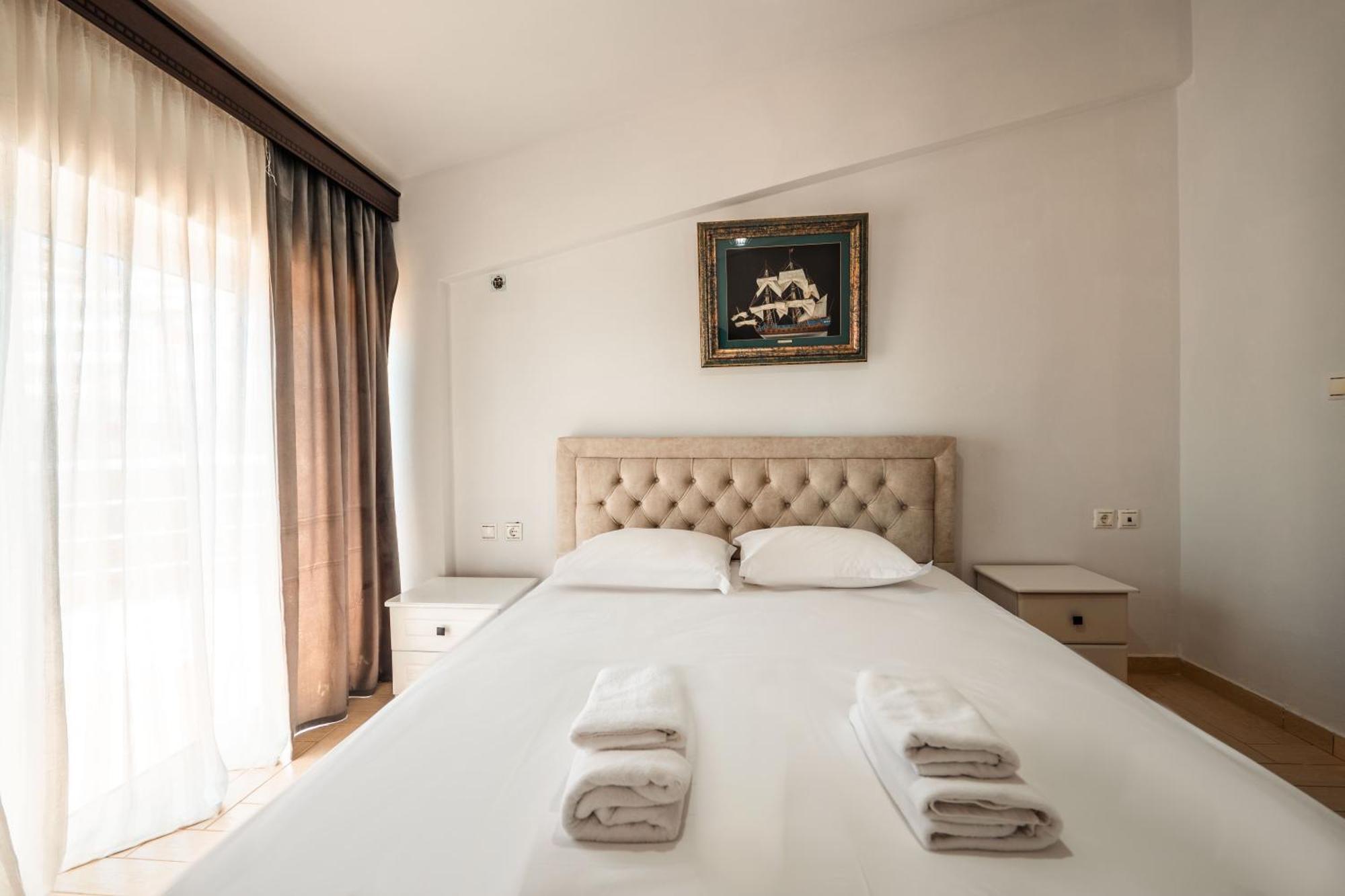 Alnes Hotel Sarande Ngoại thất bức ảnh
