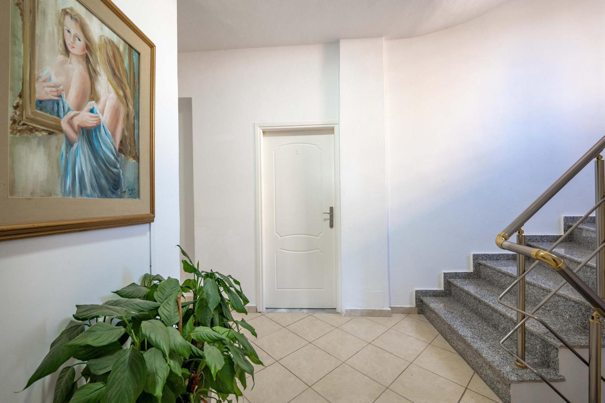 Alnes Hotel Sarande Ngoại thất bức ảnh