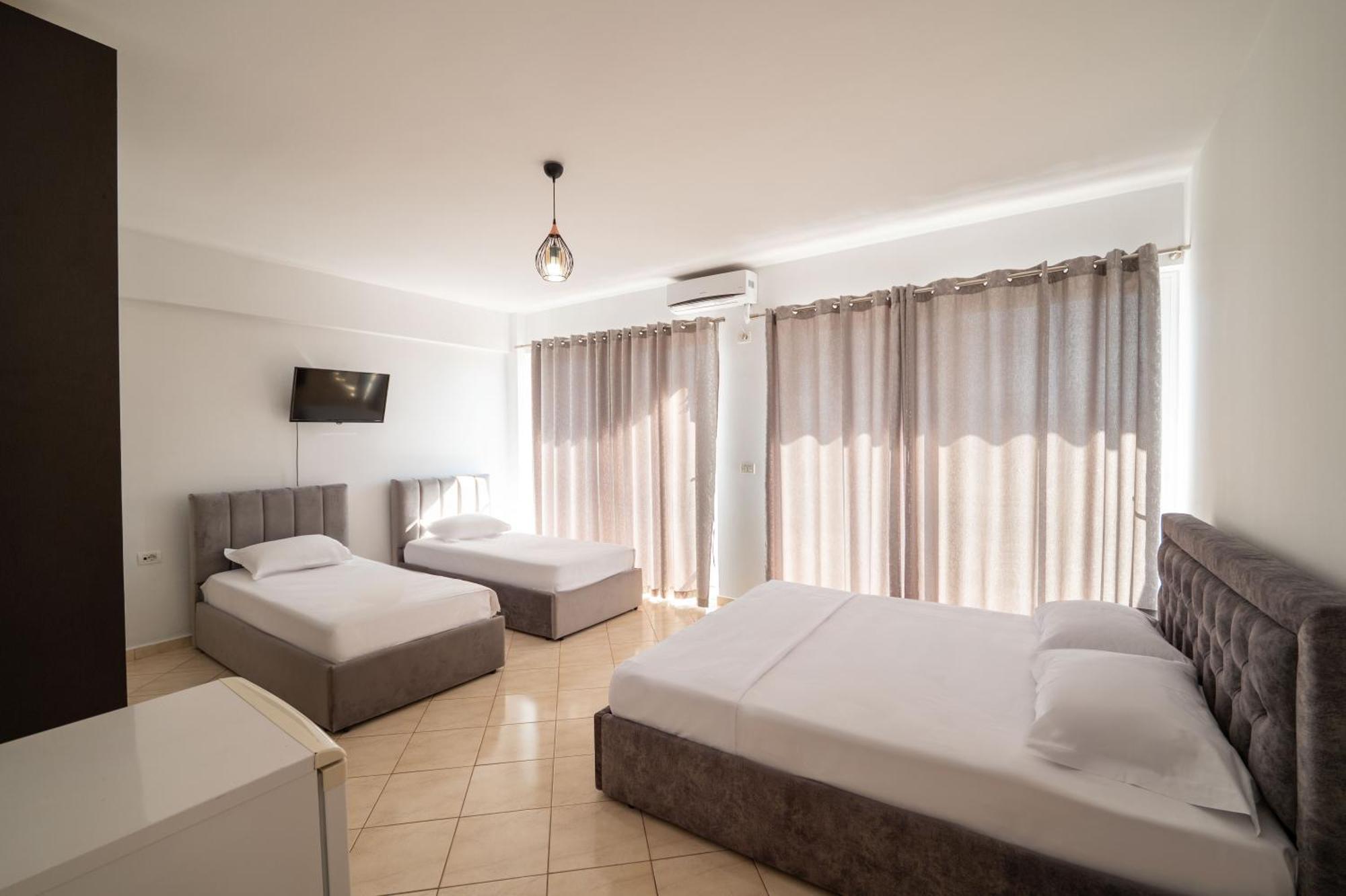 Alnes Hotel Sarande Ngoại thất bức ảnh