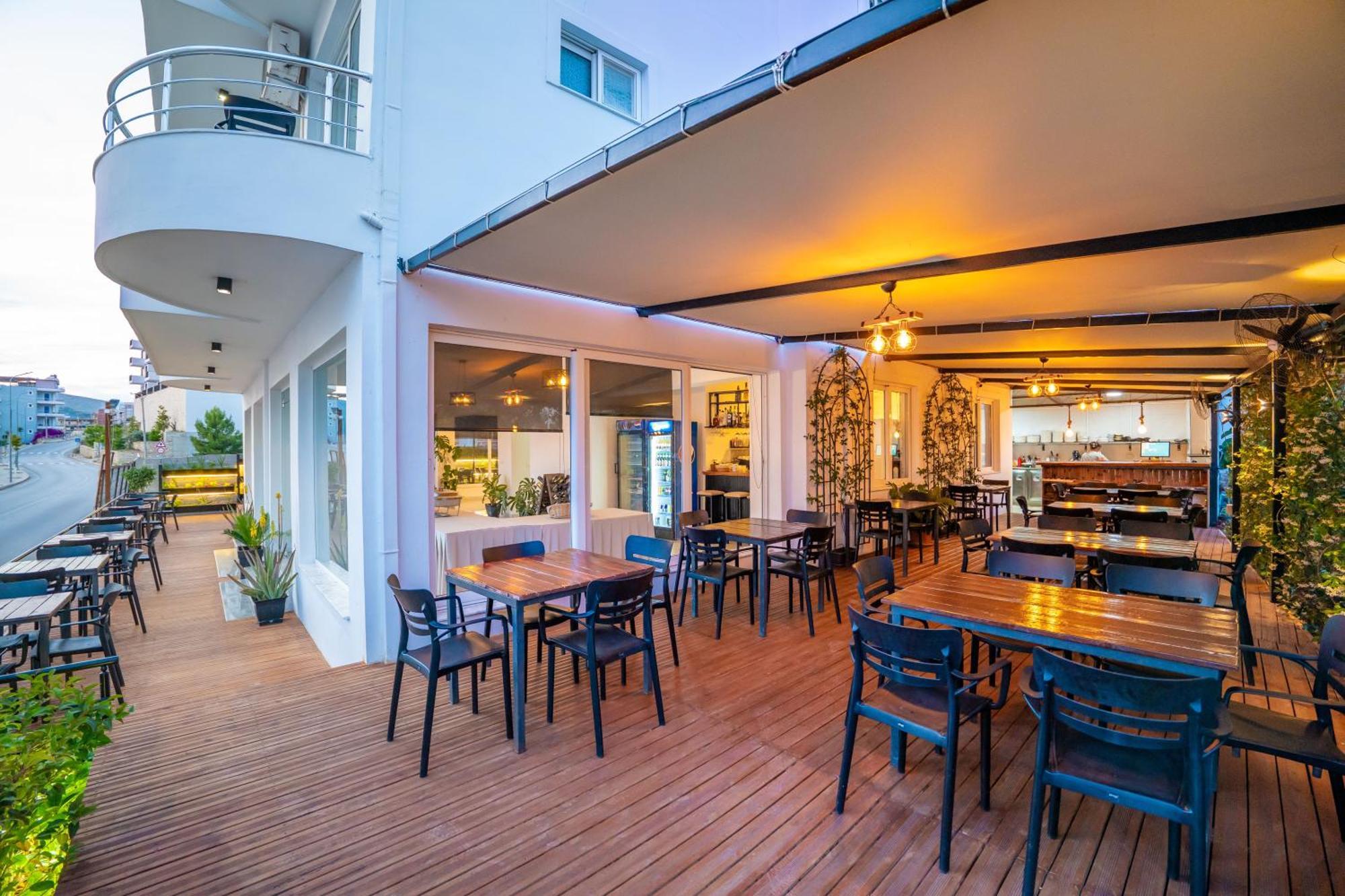 Alnes Hotel Sarande Ngoại thất bức ảnh